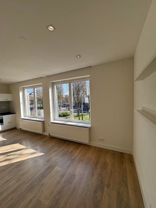 For rent: Flat Churchill-laan in Amsterdam