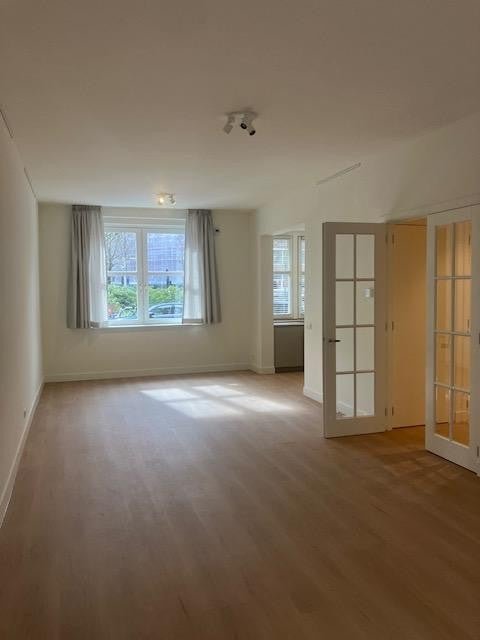 For rent: Flat Roelof Hartplein in Amsterdam