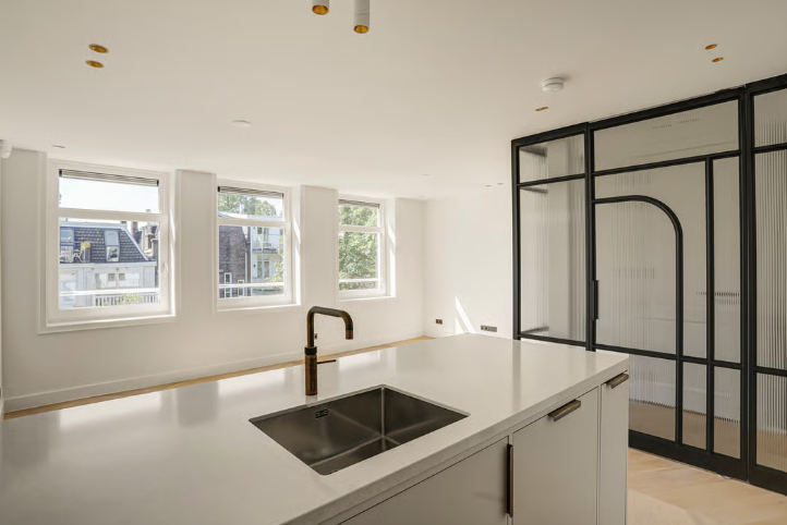 Van Eeghenstraat 29-B31071 ET Amsterdam