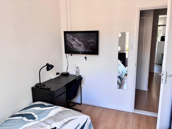 For rent: Room Laan van Meerdervoort in Den Haag