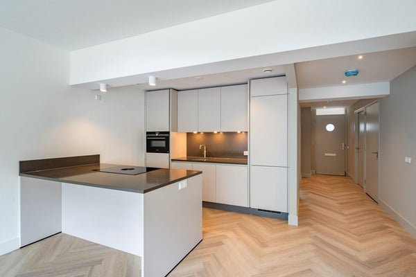 For rent: Flat Kruiskade in Rotterdam