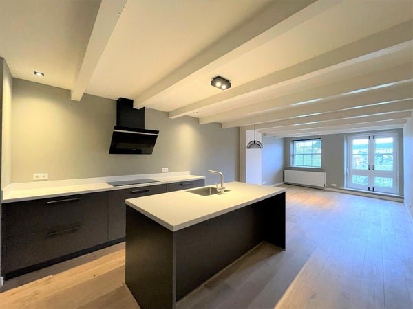 For rent: Flat Oudezijds Voorburgwal in Amsterdam
