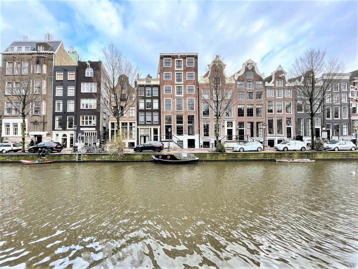For rent: Flat Oudezijds Voorburgwal in Amsterdam