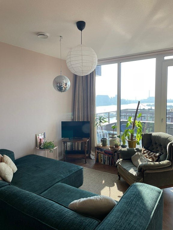 For rent: Flat Maashavenweg in Rotterdam