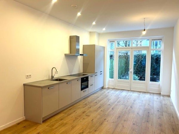 For rent: Flat Haarlemmermeerstraat in Amsterdam