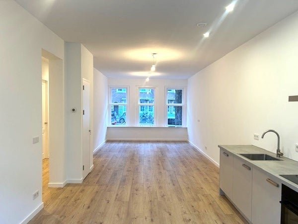 For rent: Flat Haarlemmermeerstraat in Amsterdam