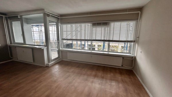 For rent: Flat Kruiskade in Rotterdam