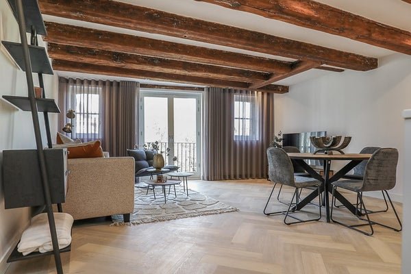 For rent: Flat Nieuwezijds Voorburgwal in Amsterdam