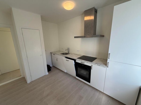 For rent: Flat West-Varkenoordseweg in Rotterdam