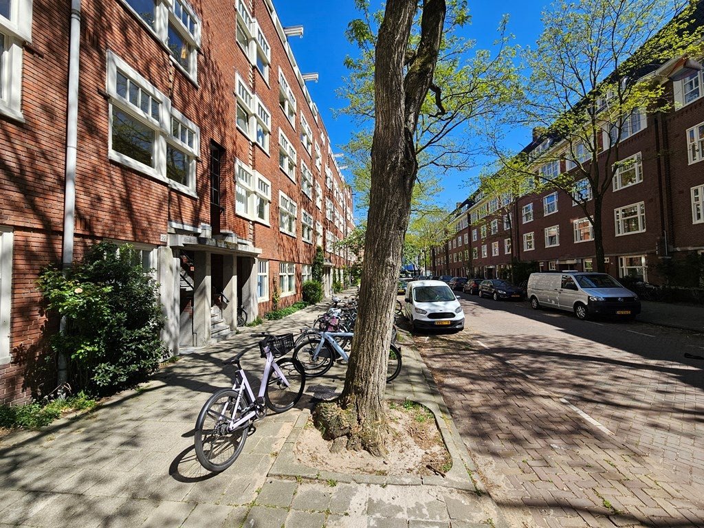 For rent: Flat Roerstraat in Amsterdam