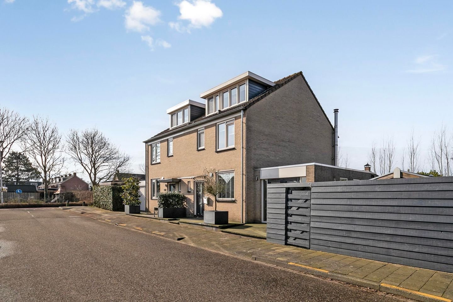Straat Davis 4