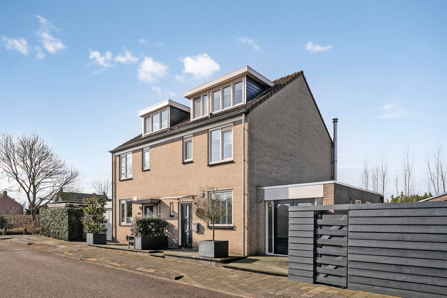 Straat Davis 4