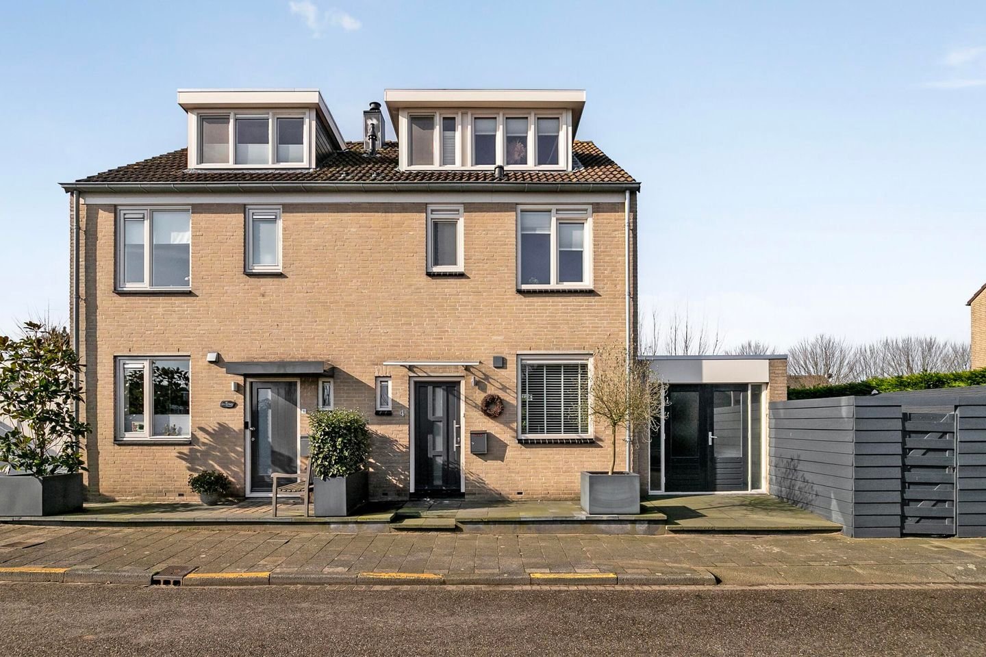 Straat Davis 4