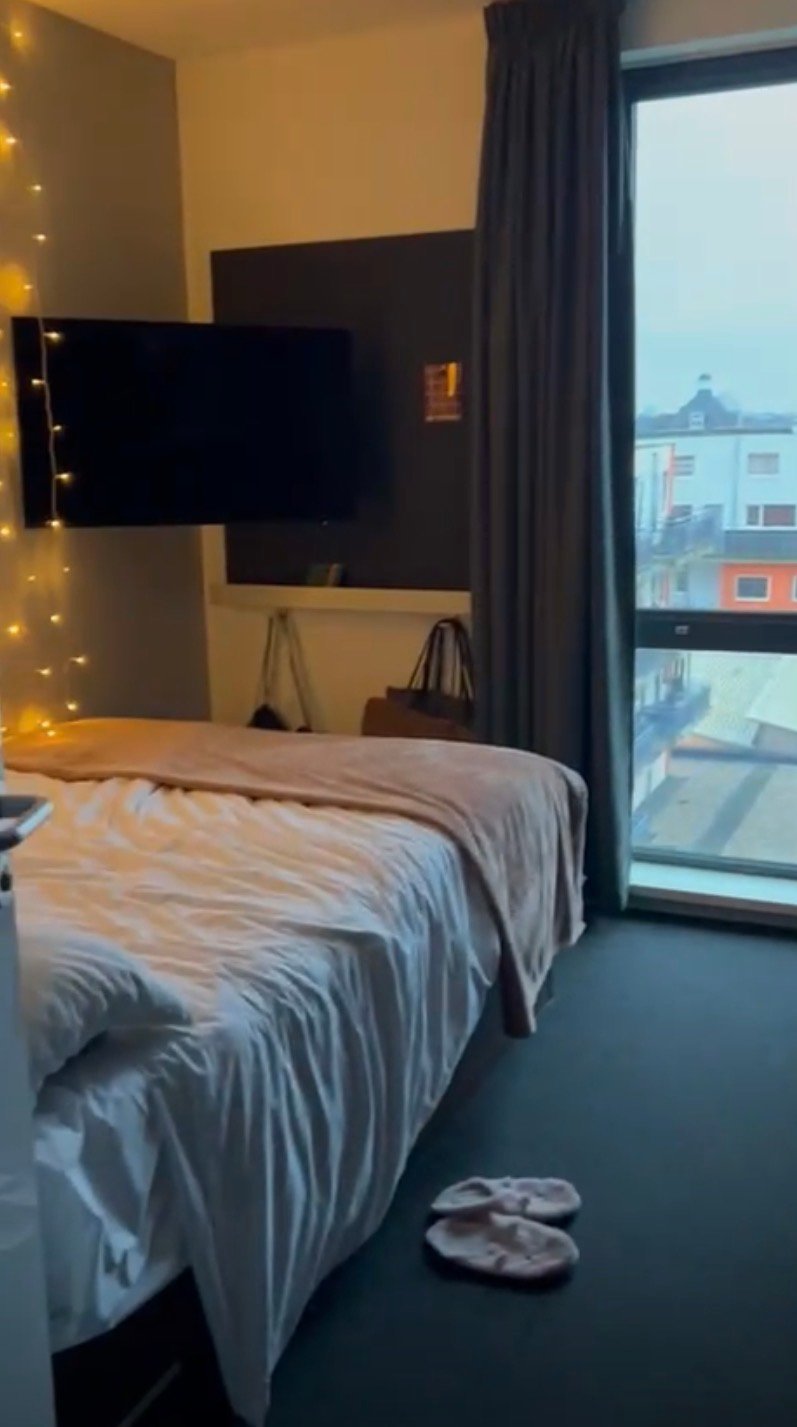 Room The Social Hub