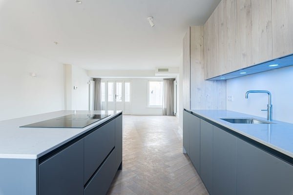 For rent: Flat Van Baerlestraat 92 F in Amsterdam