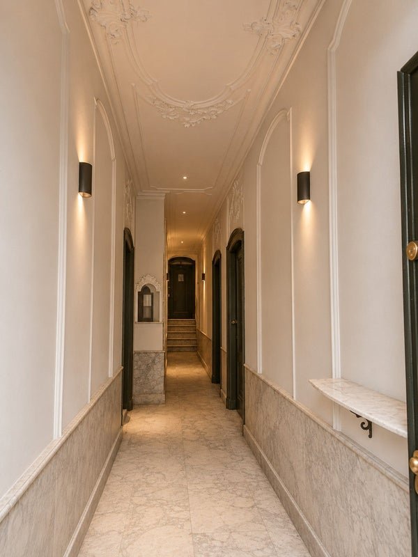 For rent: Flat Nieuwezijds Voorburgwal in Amsterdam