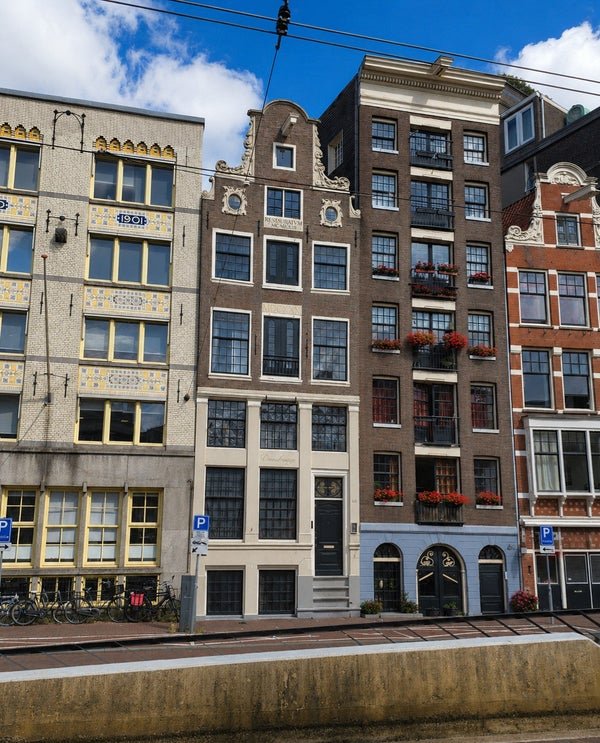 For rent: Flat Nieuwezijds Voorburgwal in Amsterdam