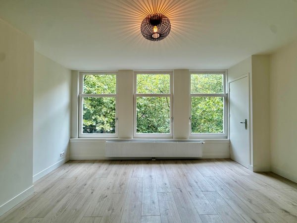 For rent: Flat Van Oldenbarneveldtplein in Amsterdam