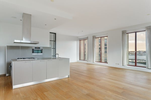 For rent: Flat Barentszplein 8 A in Amsterdam