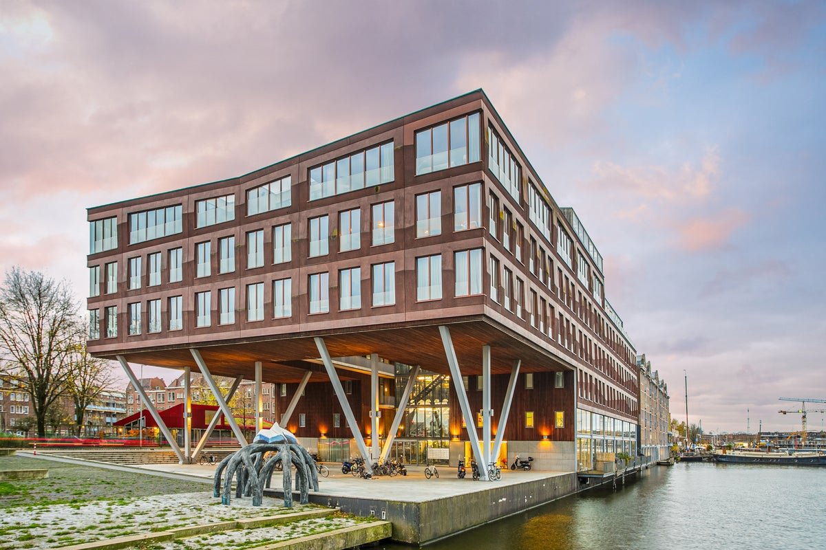 For rent: Flat Barentszplein 8 A in Amsterdam