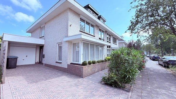For rent: House Catharina van Renneslaan in Amstelveen