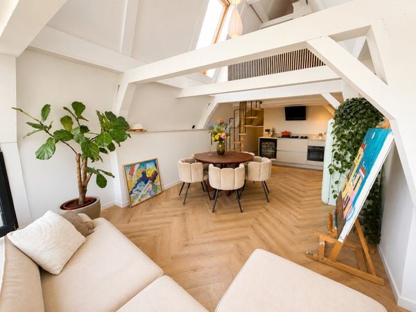 For rent: Flat Oudezijds Voorburgwal in Amsterdam