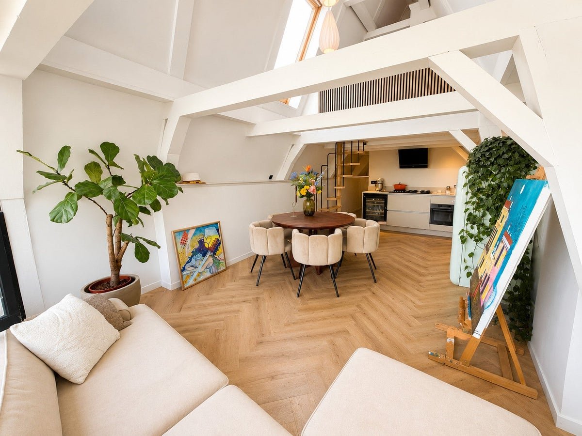 For rent: Flat Oudezijds Voorburgwal in Amsterdam